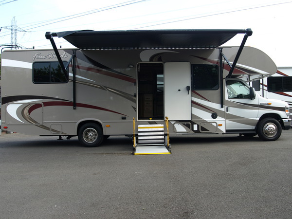 WHEELCHAIR ACCESSIBLE RV'S - Signature Motorhomes